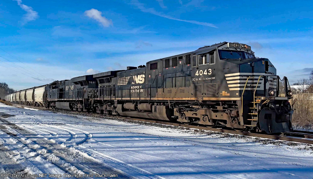 NS 4043 leads B454.